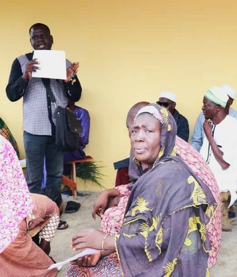 2023 08 21 Bénin Formation des parents mère formée closeup